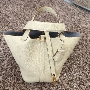 Elegant Cream bucket Bag - no brand no logos